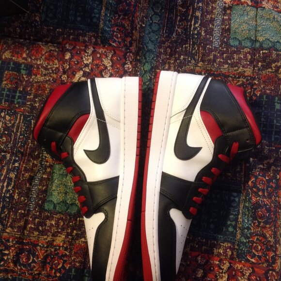 Air Jordan 1 Mid Men's Black, White & Red Leather Sneakers - 12 - New in Box - Picture 5 of 10